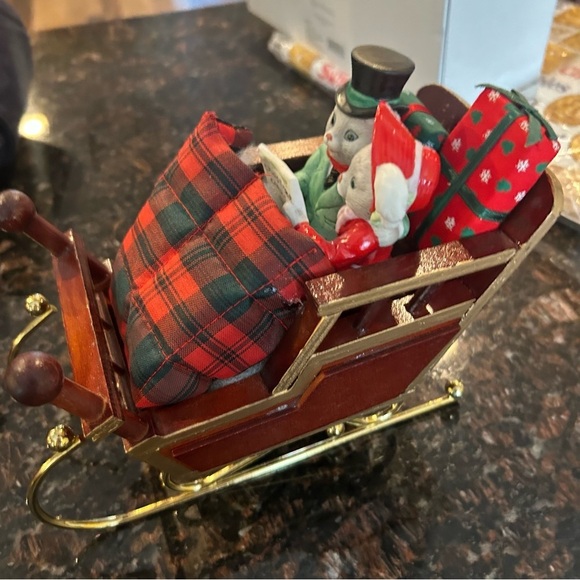 Vintage RARE HTF Enesco "Sleigh Ride" mice in sleight, figure, wind up music box - Picture 8 of 9